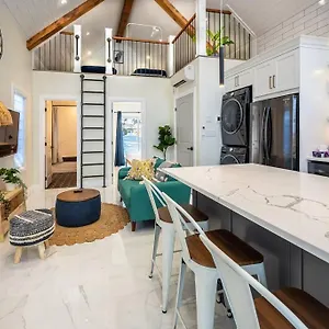  Holiday home Kingsdale Designer Tiny House With Tesla Charger