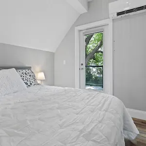  Holiday home Entire 1 Bedroom Across From Google - Br5