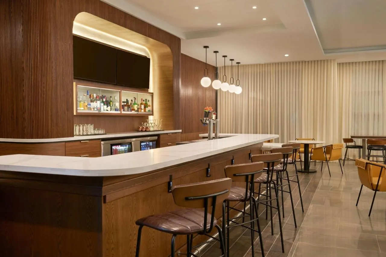 Courtyard By Marriott Kitchener Hotel